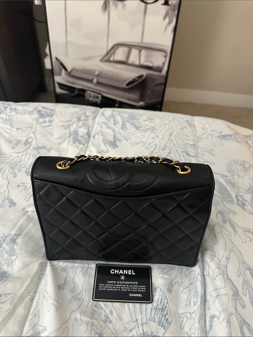 CHANEL Black Quilted Leather Shoulder Bag with Gold Chain